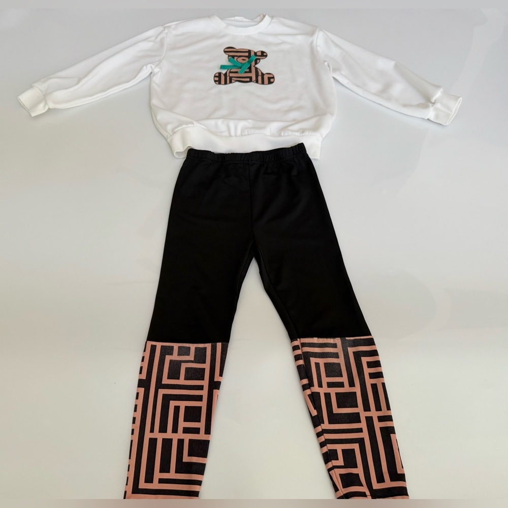 💖SALE 3x$15 SHEIN Black and Brown Maze Pattern Leggings & White Sweatshirt